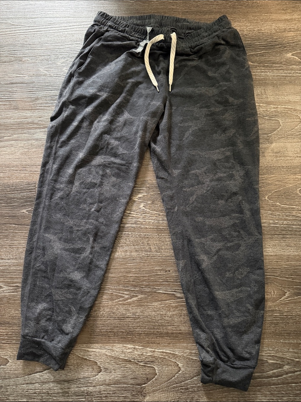 Vuori Dark Gray Camo Jogger Pants - Drawstring Waist- small